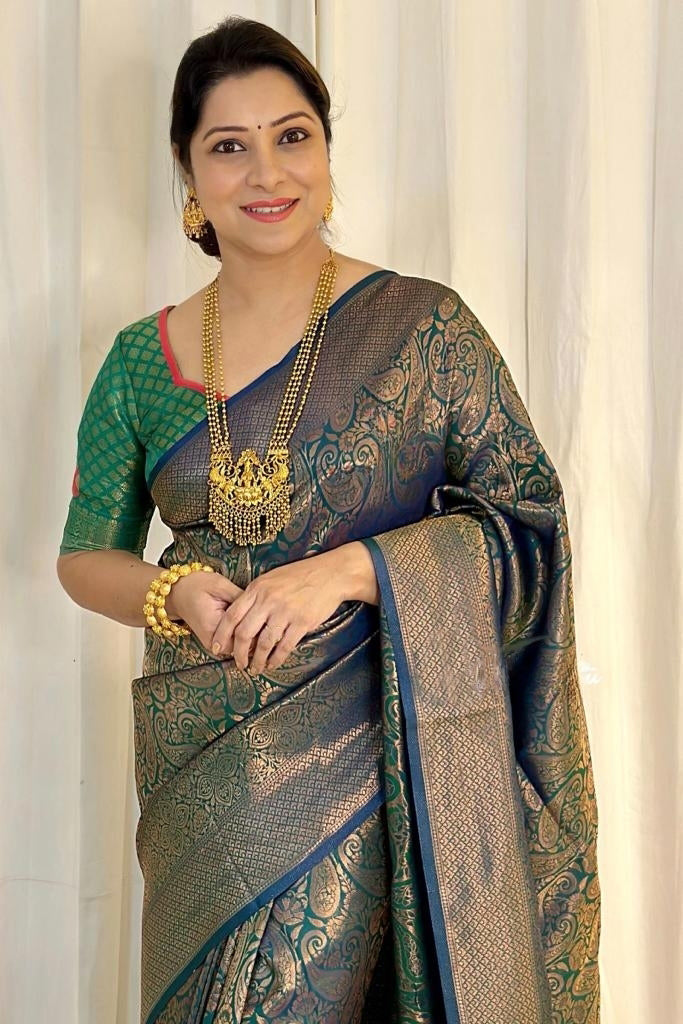 Green Soft Silk Saree With Glittering Blouse Piece