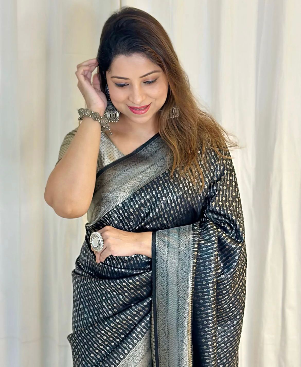 Black Soft Silk Saree With Super classy Blouse Piece