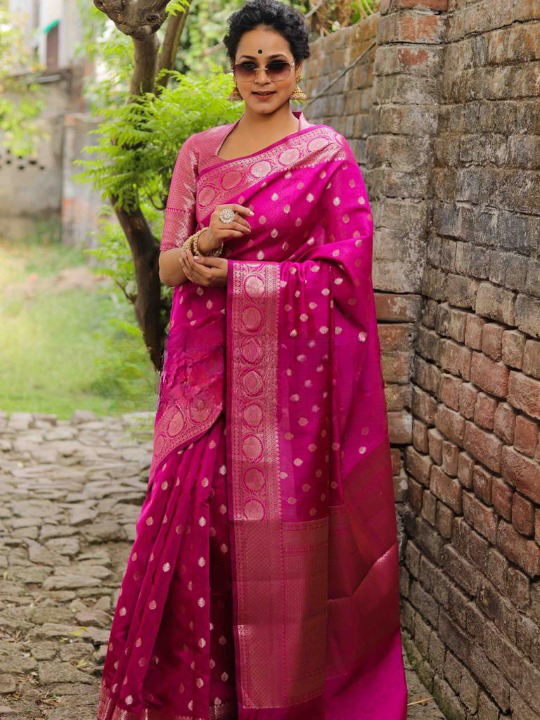 Dark Pink Soft Silk Saree With Surreptitious Blouse Piece