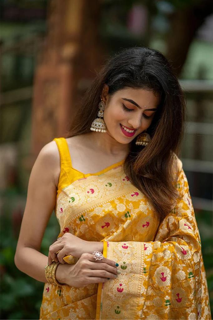 Yellow Soft Silk Saree With Pleasurable Blouse Piece