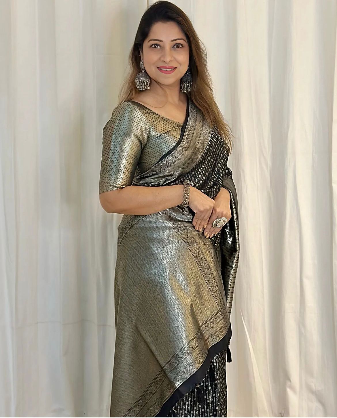 Black Soft Silk Saree With Super classy Blouse Piece