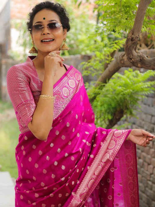 Dark Pink Soft Silk Saree With Surreptitious Blouse Piece