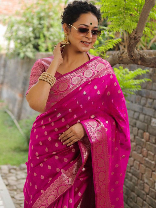 Dark Pink Soft Silk Saree With Surreptitious Blouse Piece