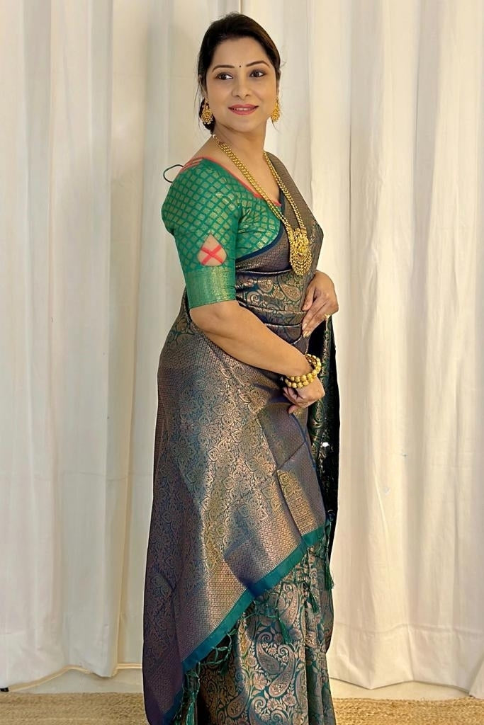 Green Soft Silk Saree With Glittering Blouse Piece