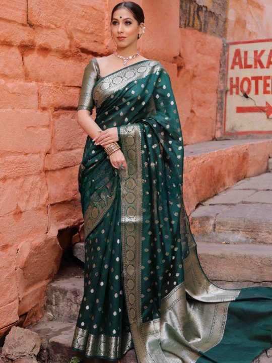 Green Soft Silk Saree With Gossamer Blouse Piece