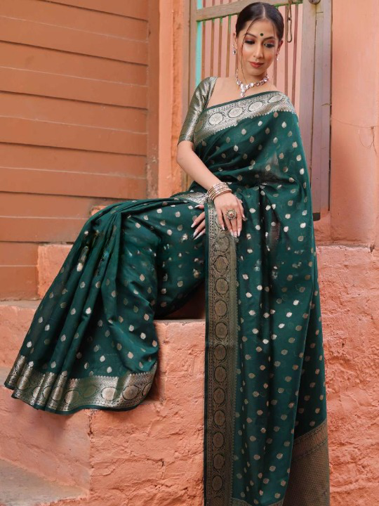 Green Soft Silk Saree With Gossamer Blouse Piece