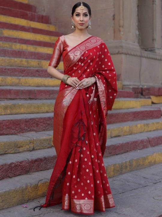 Red Soft Silk Saree With Unequalled Blouse Piece