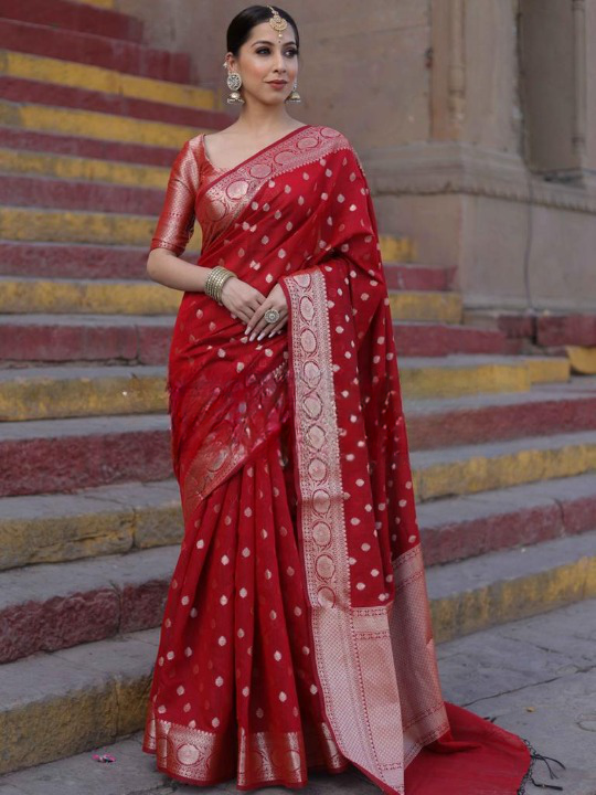 Red Soft Silk Saree With Unequalled Blouse Piece