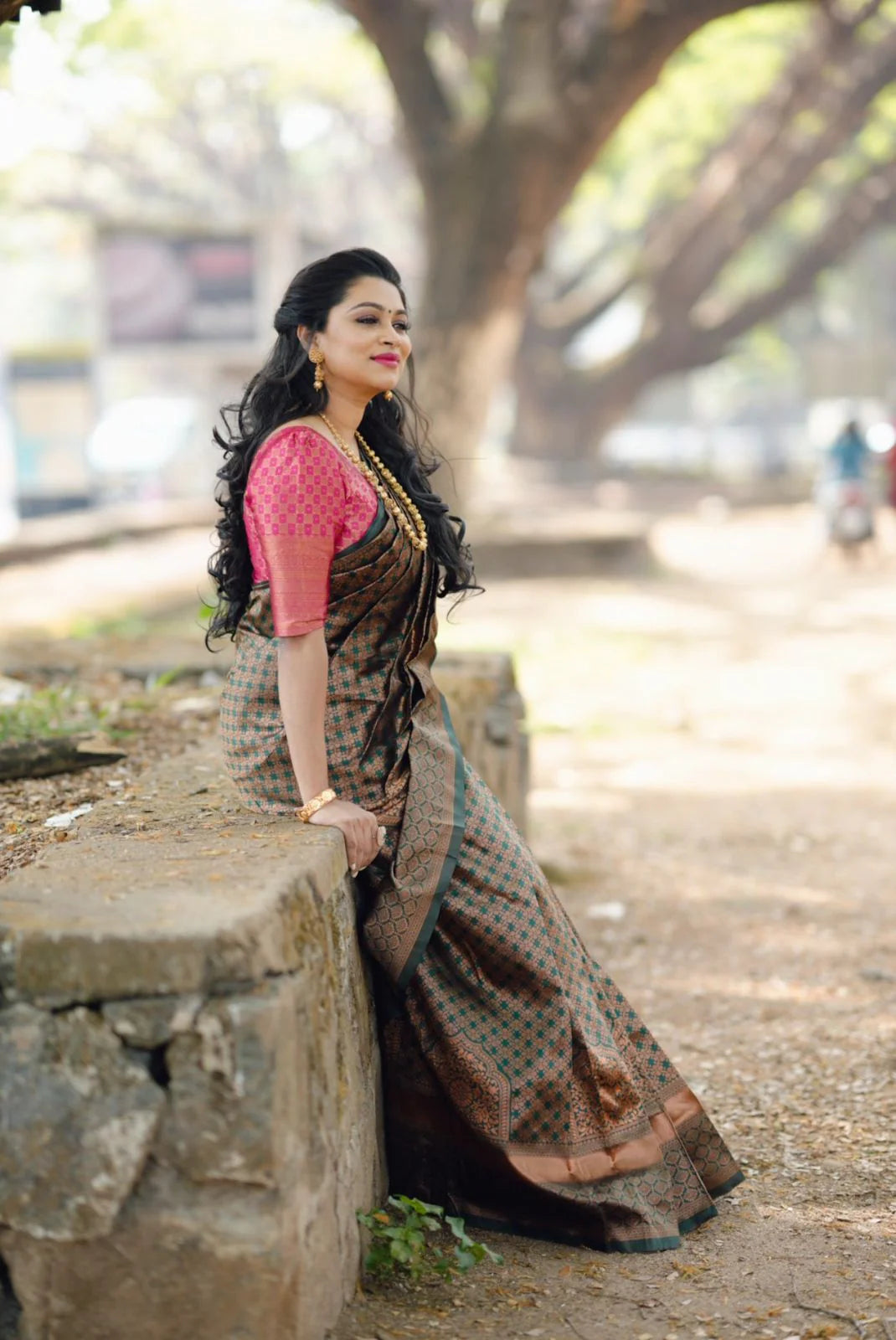 Dark Green Soft Silk Saree With Jazzy Blouse Piece