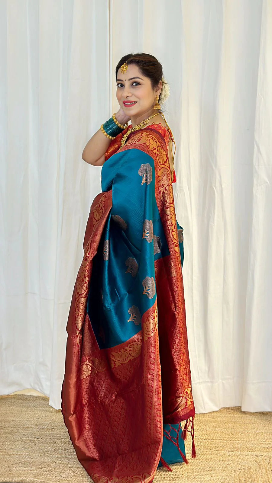 Rama Soft Banarasi Silk Saree With Groovy Blouse Piece