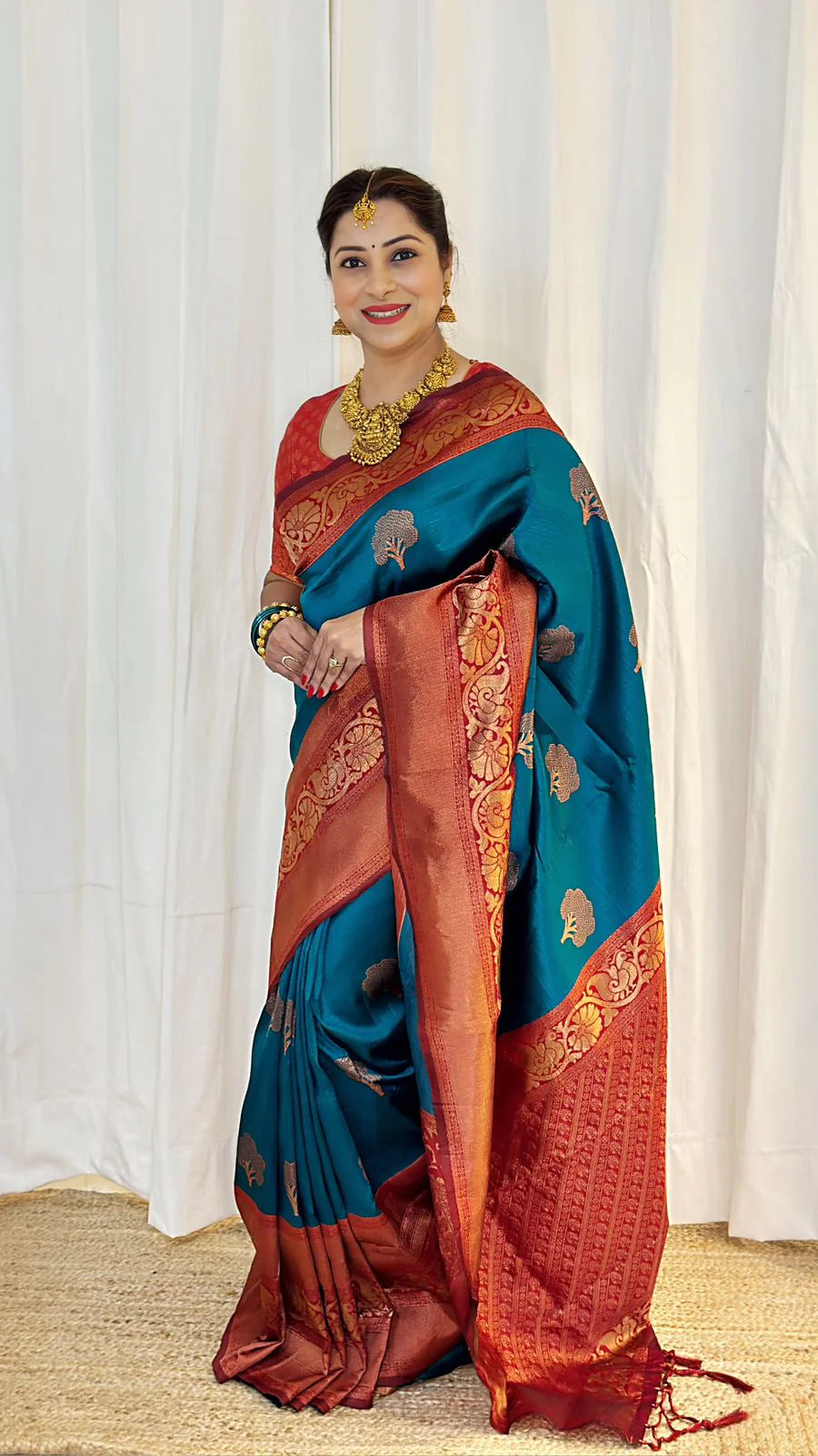 Rama Soft Banarasi Silk Saree With Groovy Blouse Piece