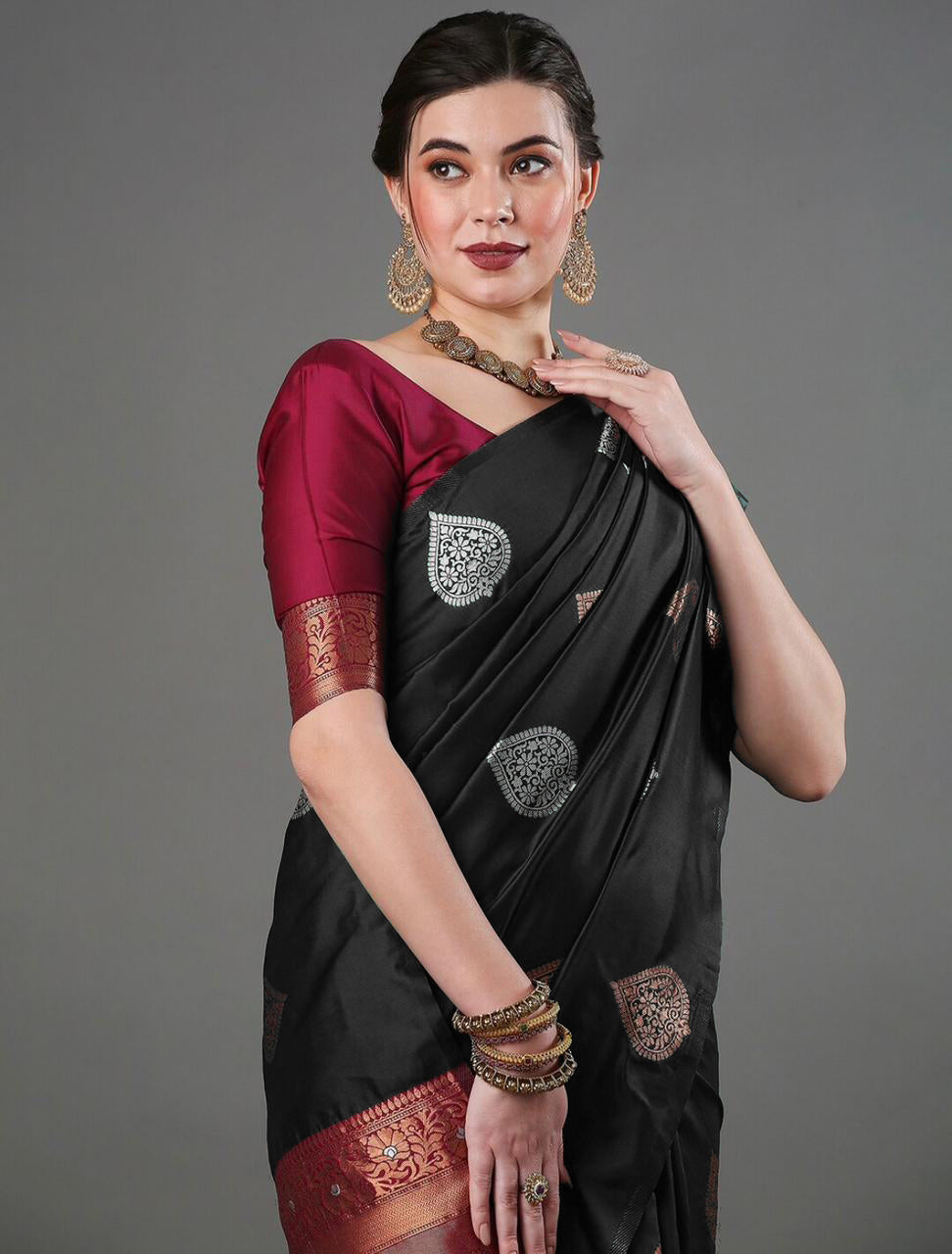 Black Soft Silk Saree With Redolent Blouse Piece