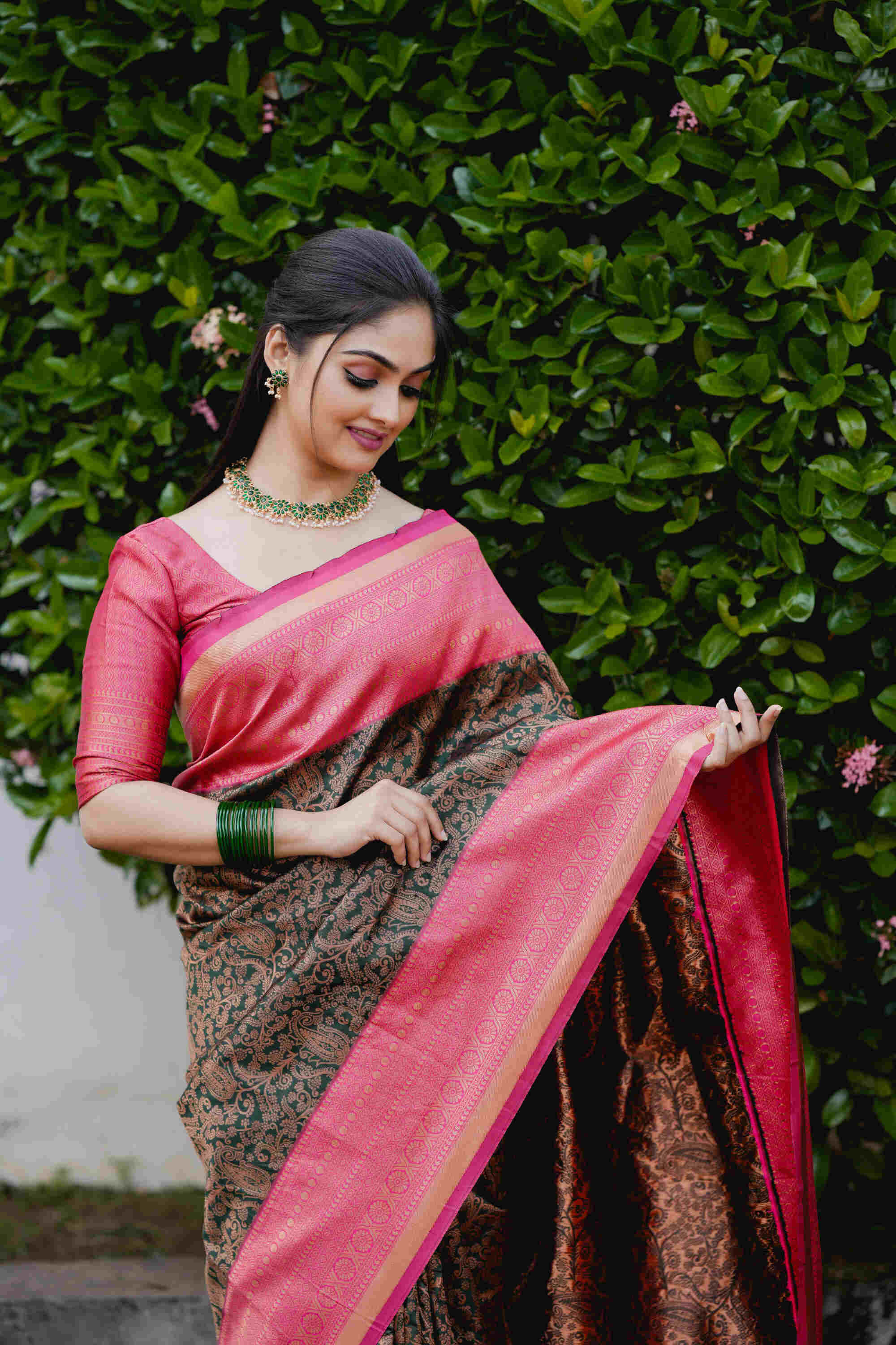 Green Soft Banarasi Silk Saree With Impressive Blouse Piece