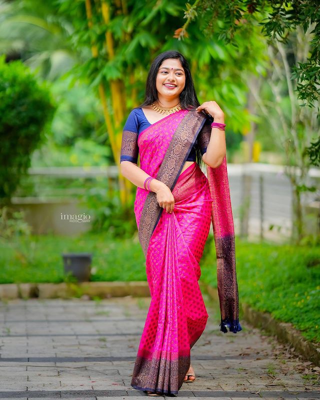 Dark Pink Soft Silk Saree With Assemblage Blouse Piece