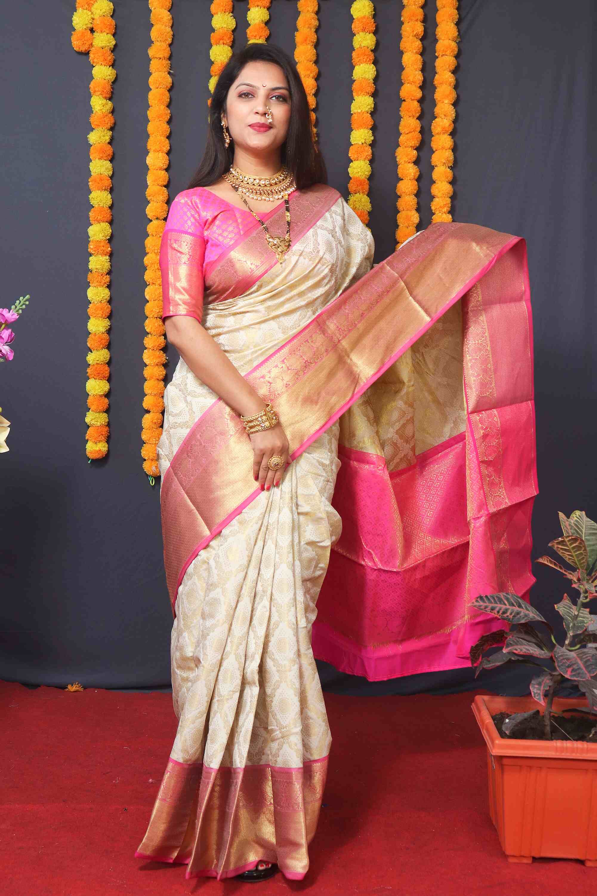 Cream Soft Banarasi Silk Woven Zari Saree With Blouse Piece