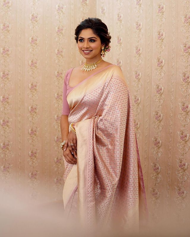 Baby Pink Soft Silk Saree With Effervescent Blouse Piece