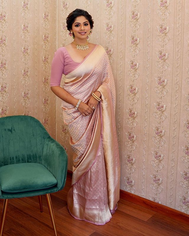 Baby Pink Soft Silk Saree With Effervescent Blouse Piece