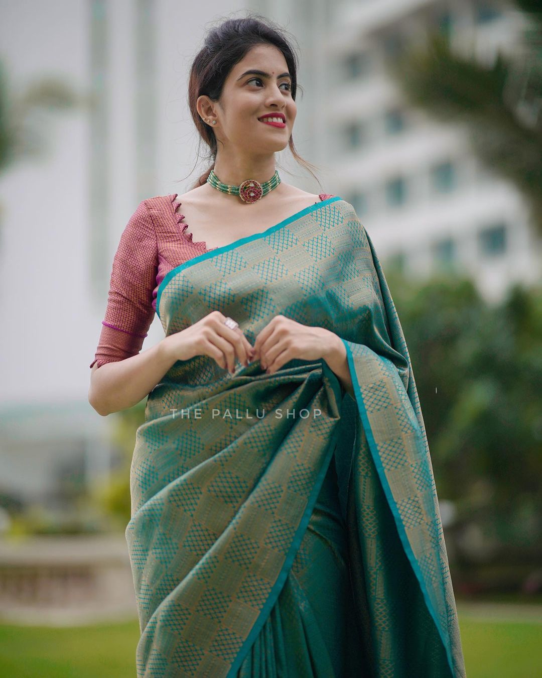 Rama Soft Silk Saree with Vestigial Blouse Piece