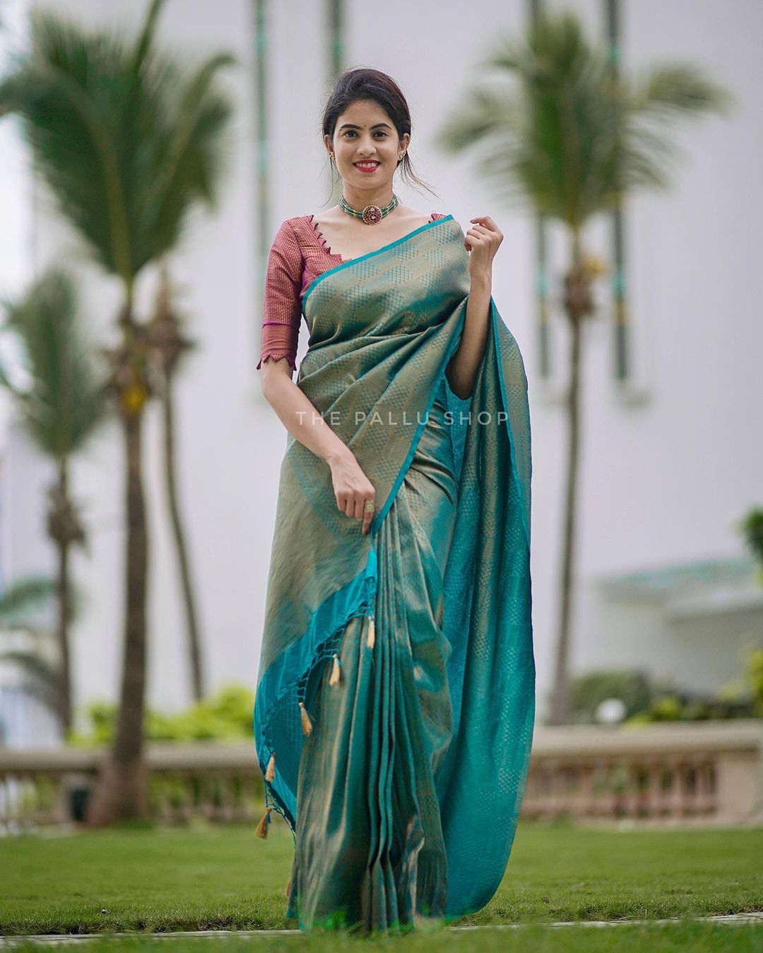 Rama Soft Silk Saree with Vestigial Blouse Piece