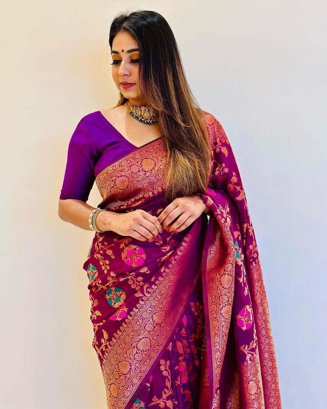 Purple Soft Banarasi Silk Saree With Adoring Blouse Piece