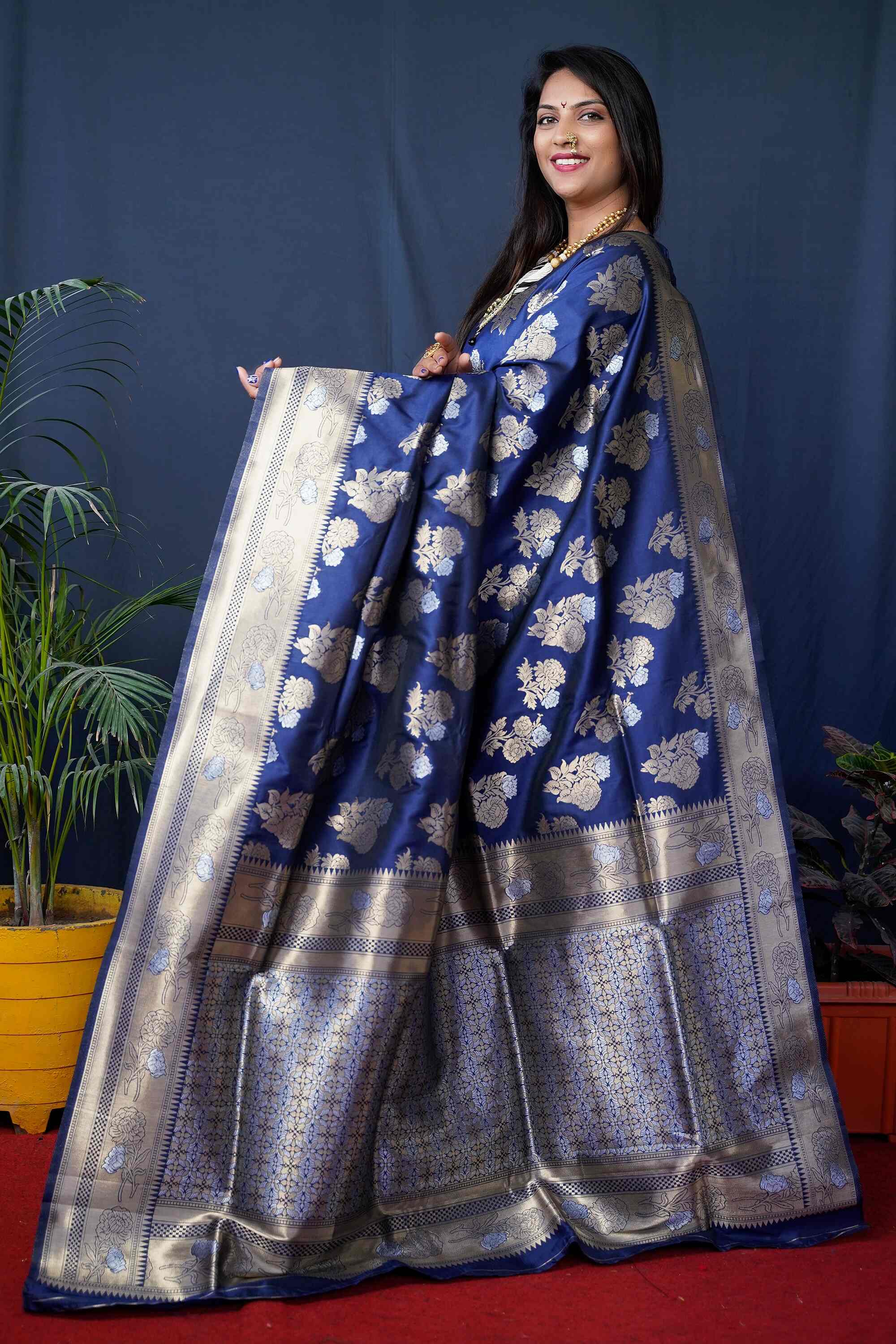 Navy Blue Kanjivaram Silk Woven Zari Saree with Blouse Piece