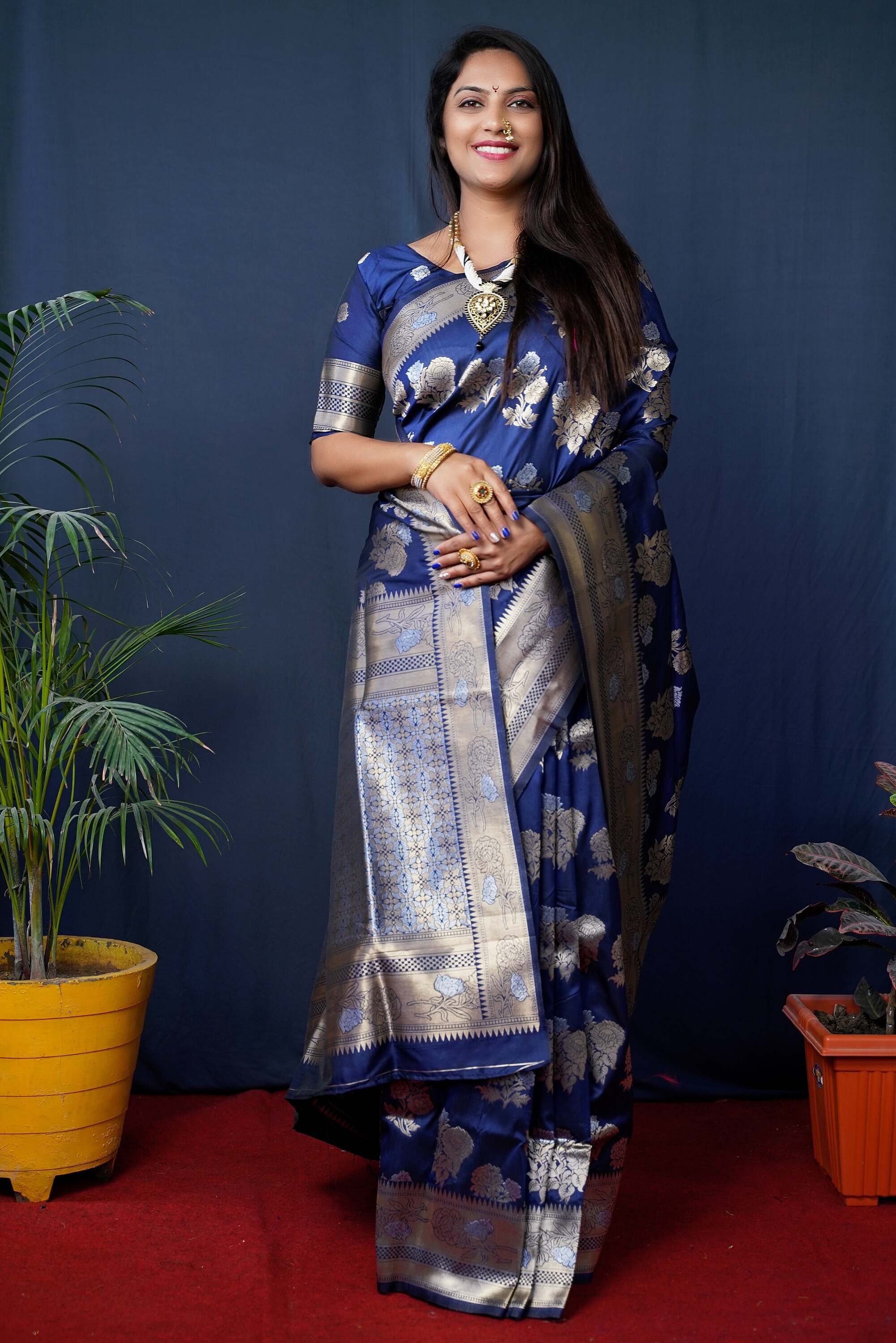 Navy Blue Kanjivaram Silk Woven Zari Saree with Blouse Piece