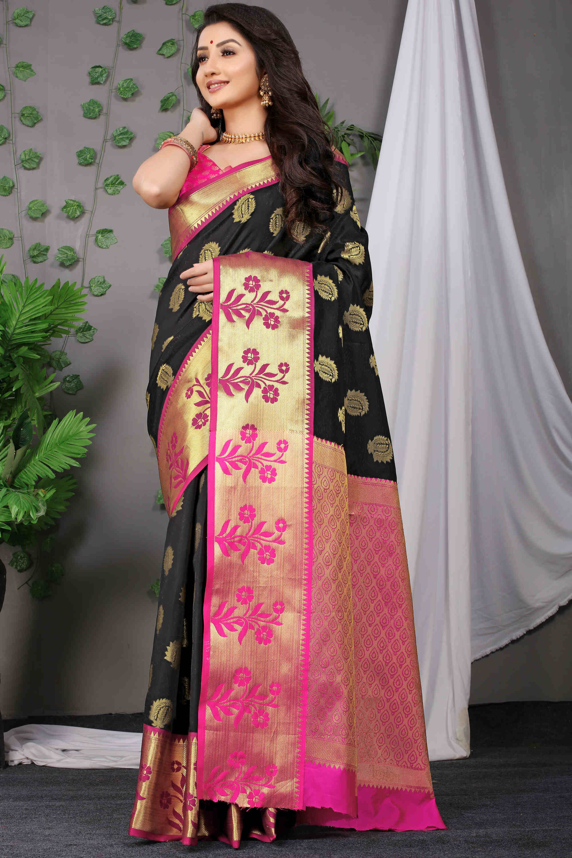 Black Soft Silk Saree With Blouse Piece