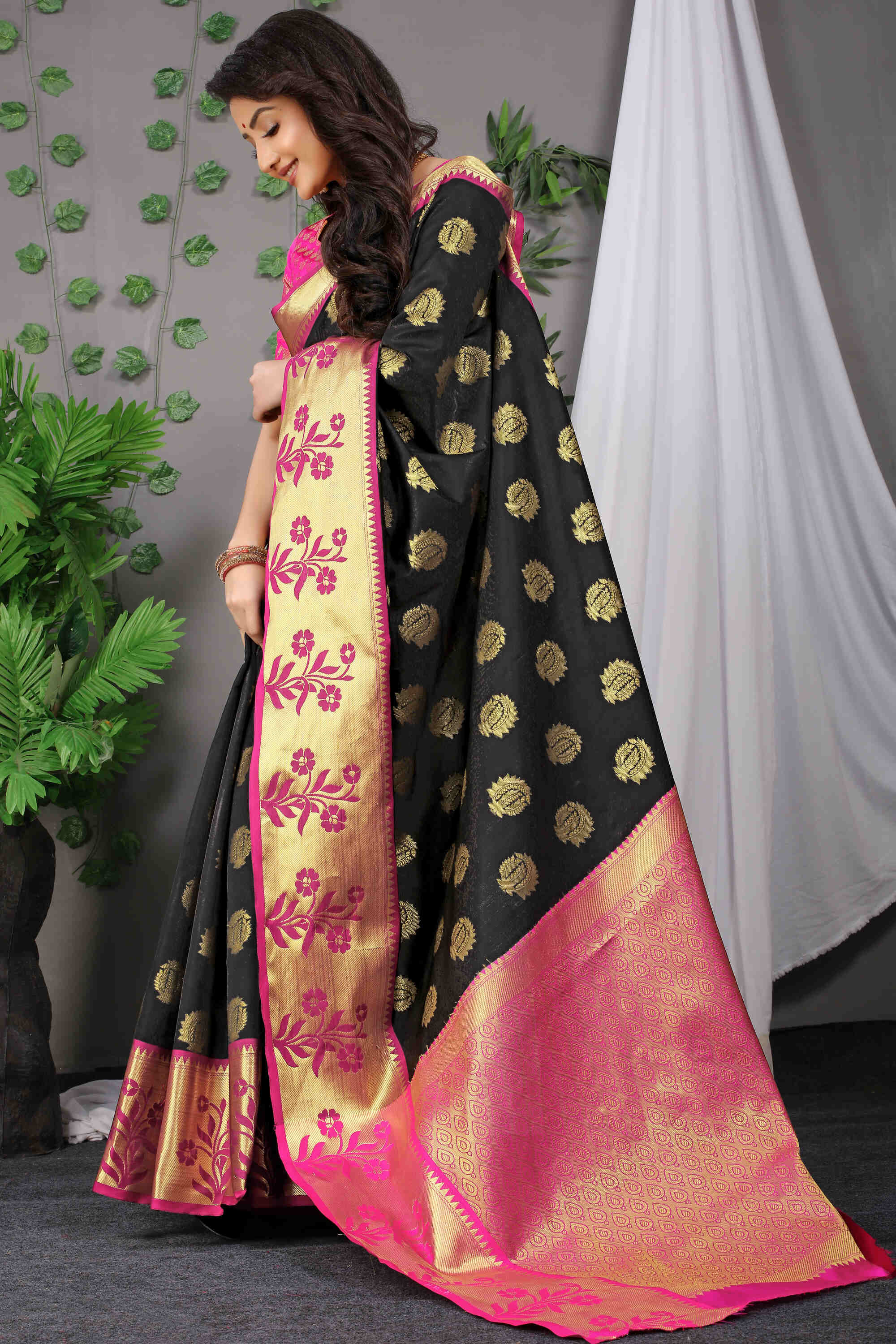 Black Soft Silk Saree With Blouse Piece