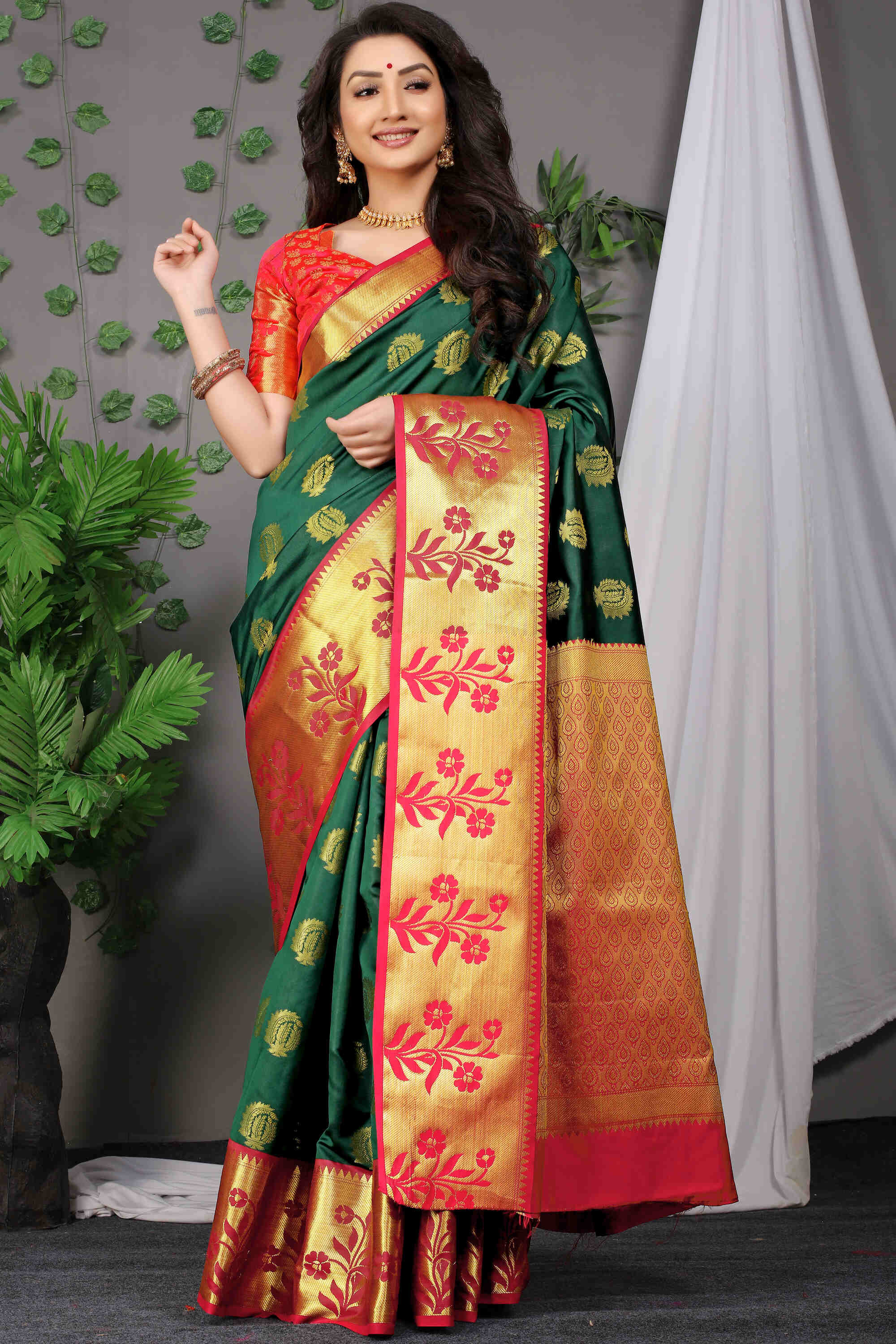 Green Soft Silk Saree With Blouse Piece