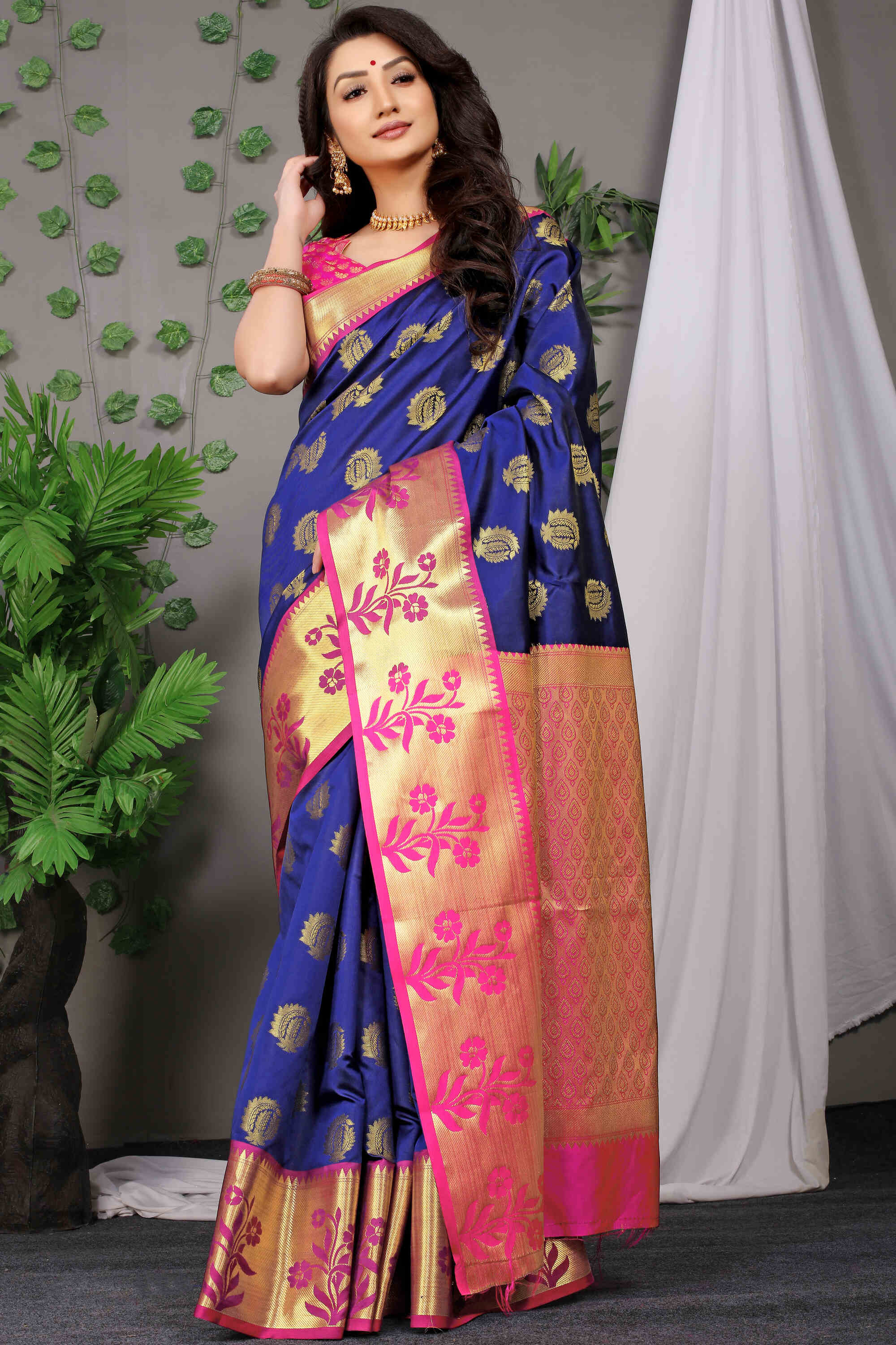 Navy blue Soft Silk Saree With Blouse Piece