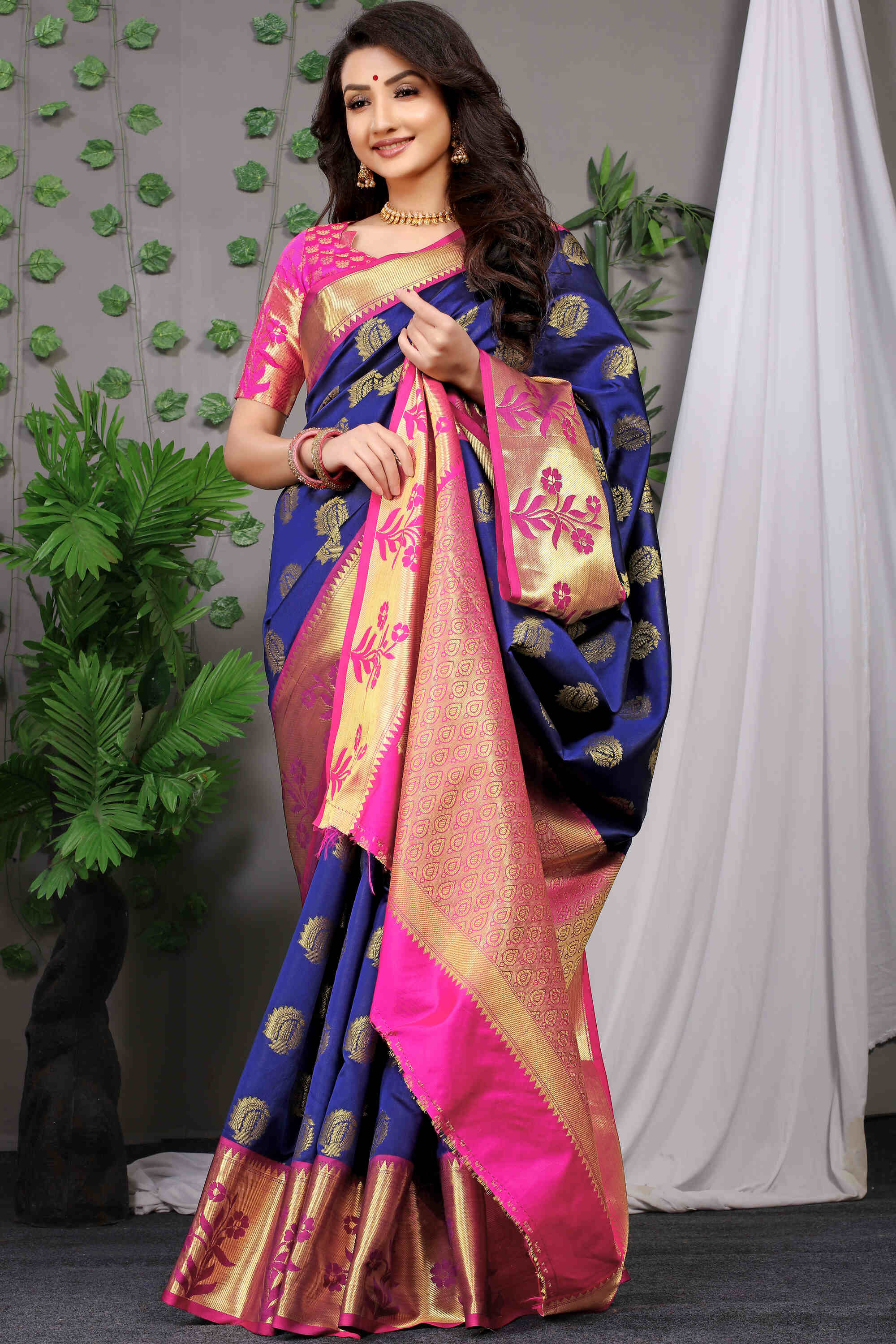 Navy blue Soft Silk Saree With Blouse Piece