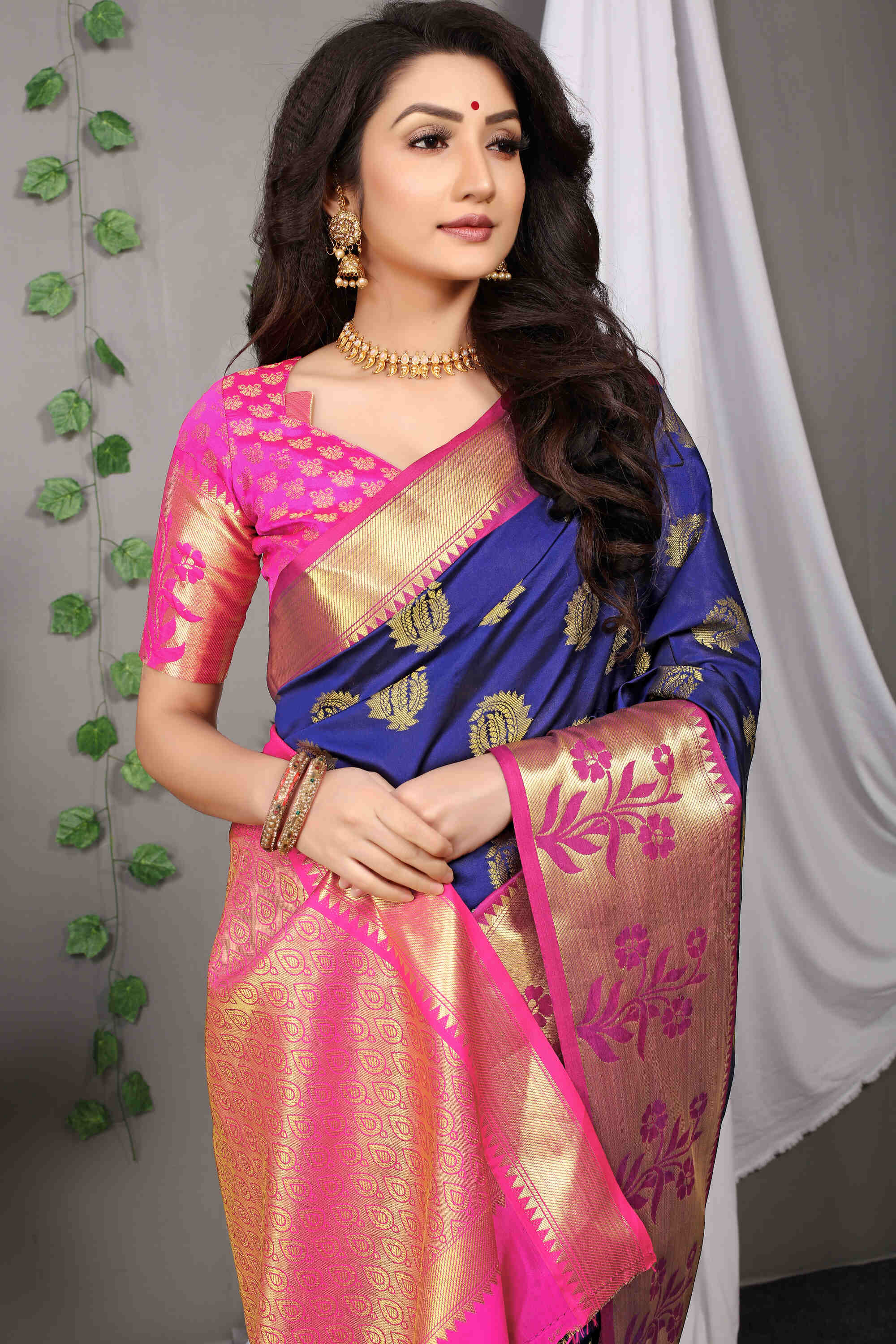 Navy blue Soft Silk Saree With Blouse Piece