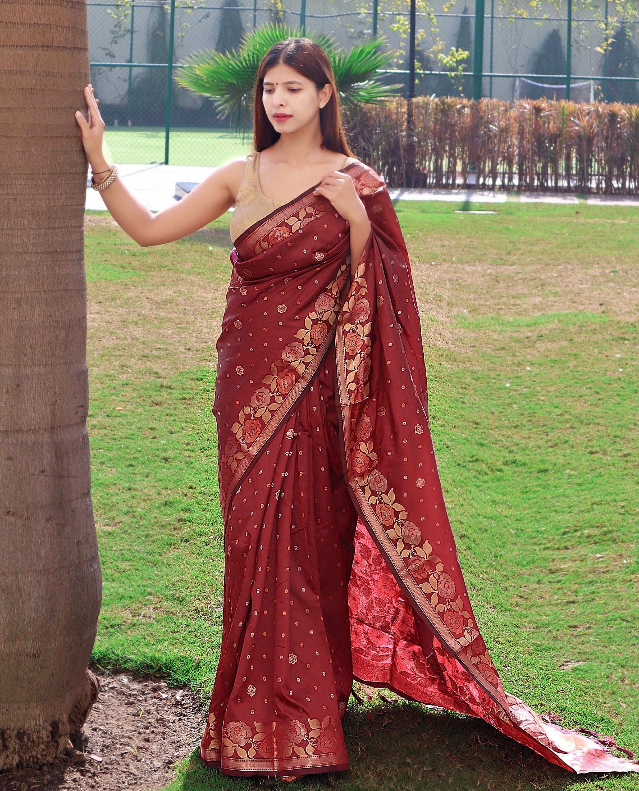 Dark Pink Soft Banarasi Silk Saree With Beleaguer Blouse Piece