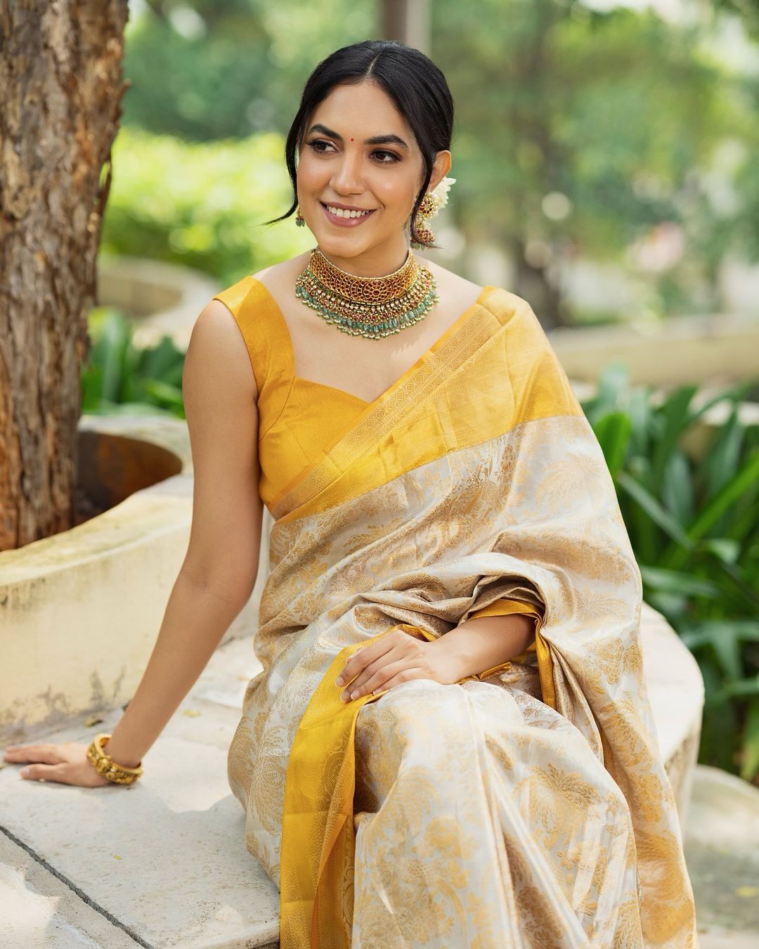 Yellow Soft Silk Saree With Excellent Blouse Piece