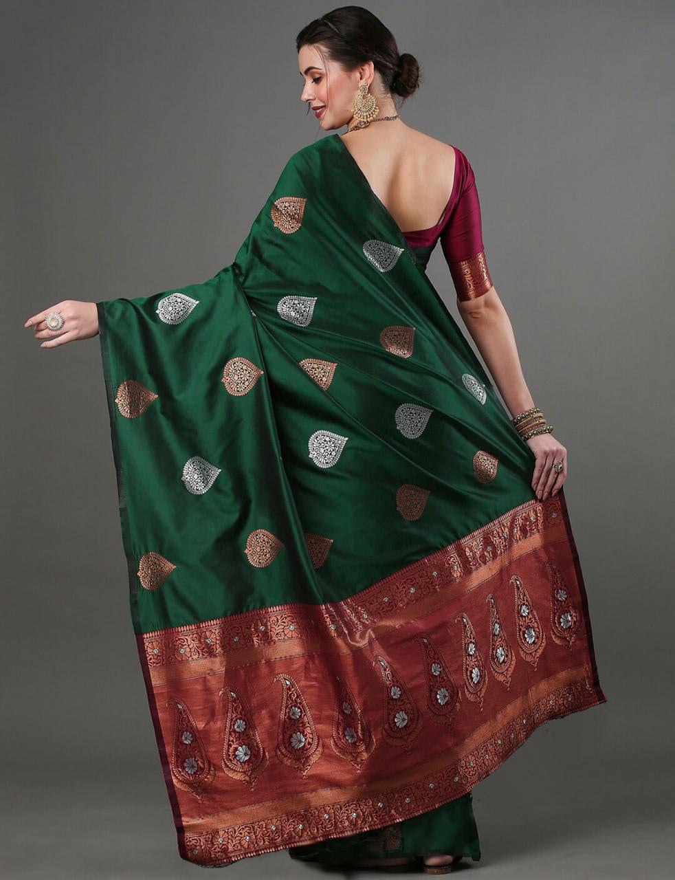 Green Soft Silk Saree With Assemblage Blouse Piece