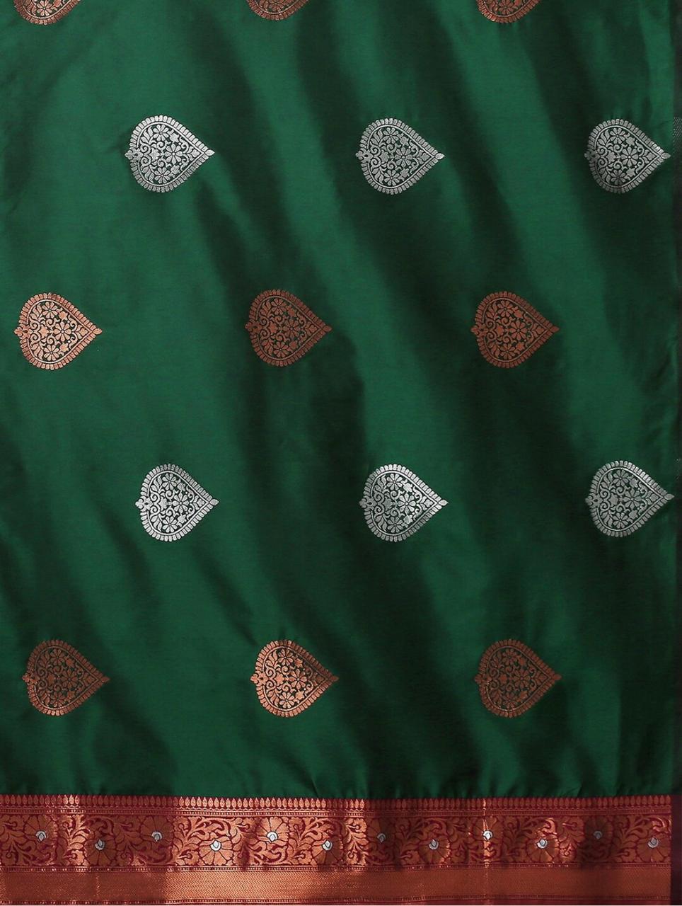 Green Soft Silk Saree With Assemblage Blouse Piece