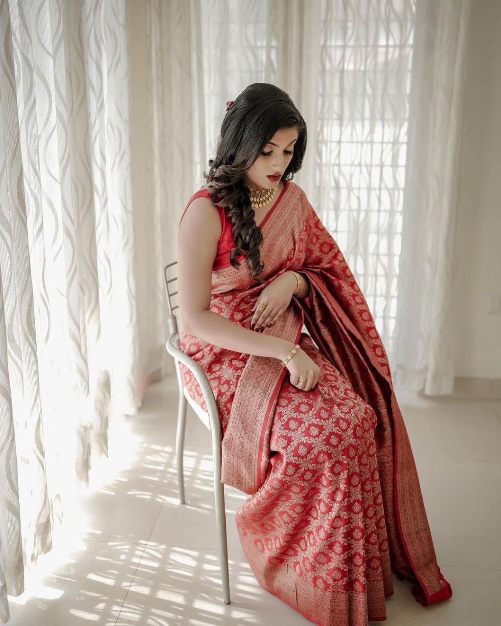 Red Soft Banarasi Silk Saree With Arresting Blouse Piece