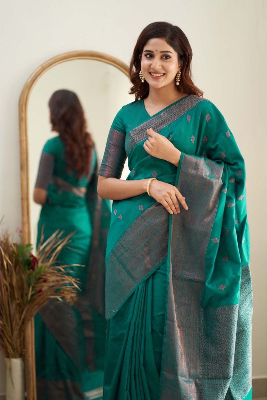 Rama Soft Silk Saree With Surreptitious Blouse Piece